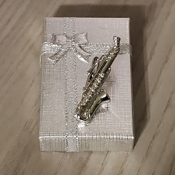 Other - NWOT Fashionable Saxophone Tie Clip Silver (MA76)